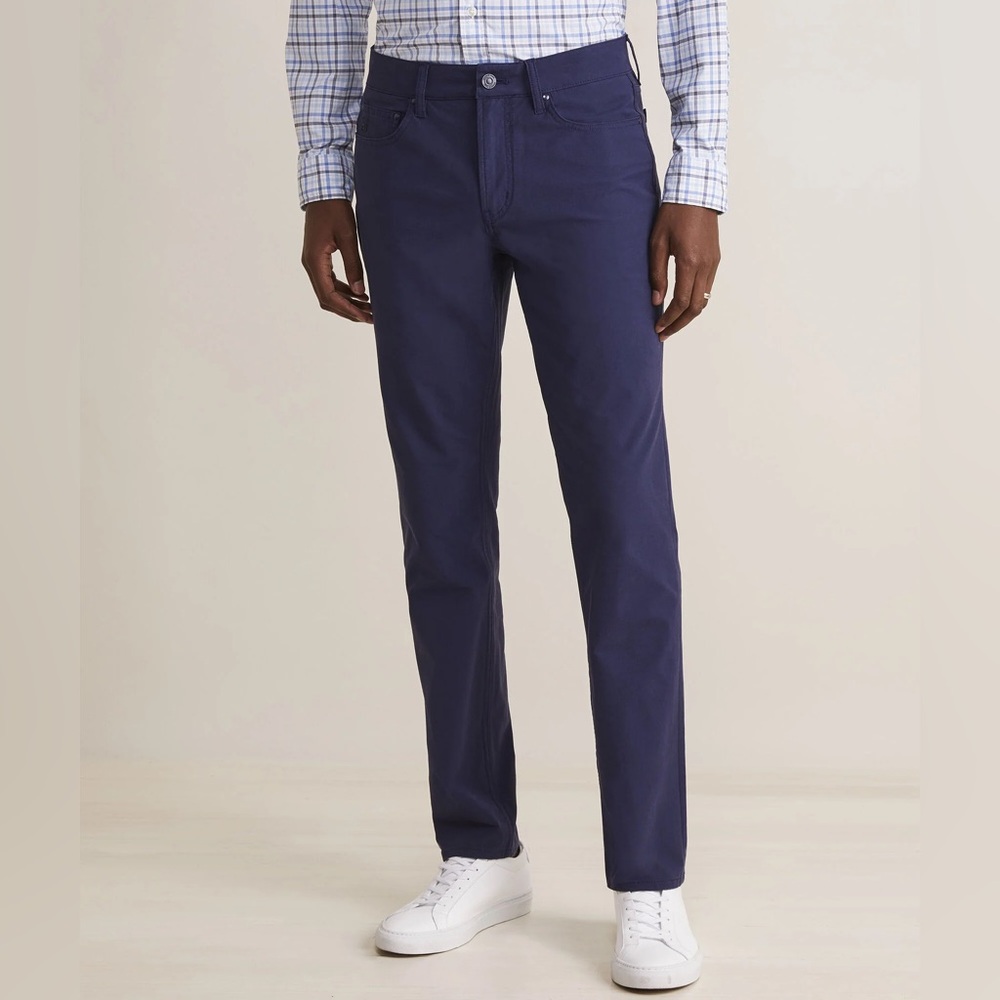 Vineyard Vines Golf Performance On-The-Go Pants in Navy.